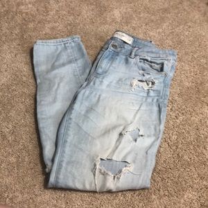Abercrombie and Fitch distressed jeans💙